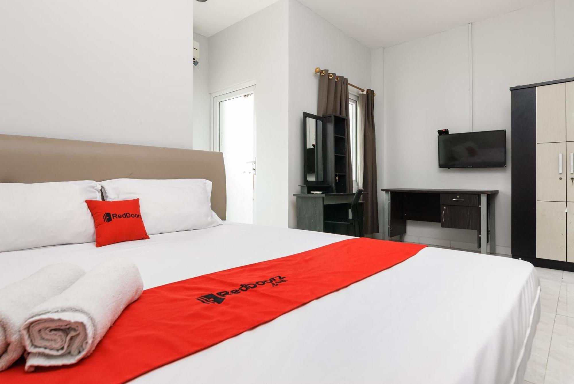 Reddoorz Near Mandaya Royal Hospital Puri Hotel Tangerang Exterior photo