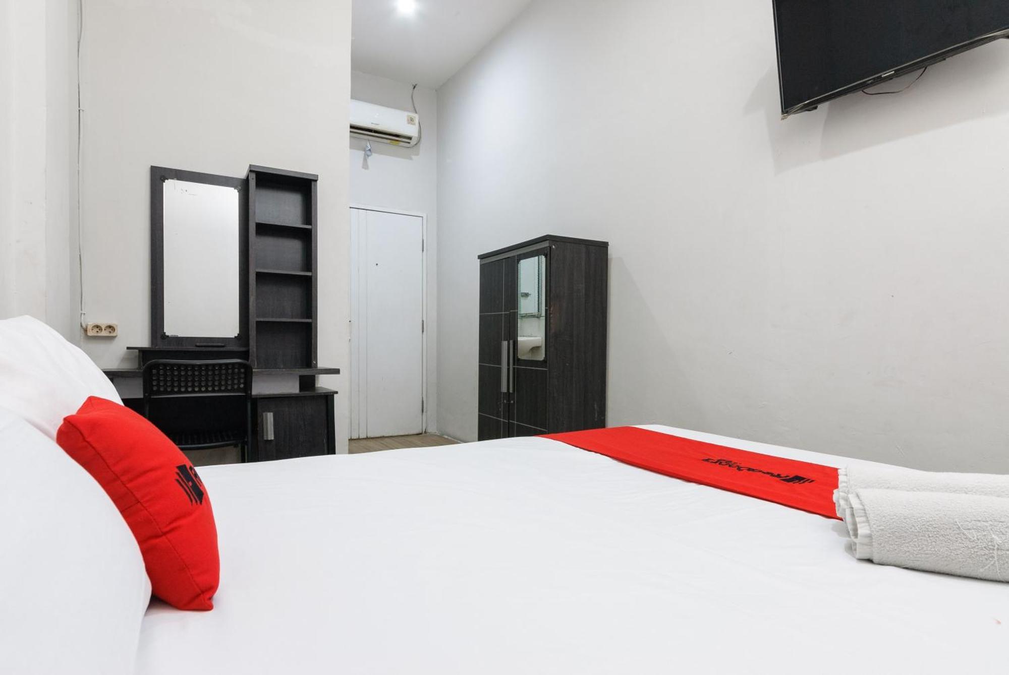 Reddoorz Near Mandaya Royal Hospital Puri Hotel Tangerang Exterior photo