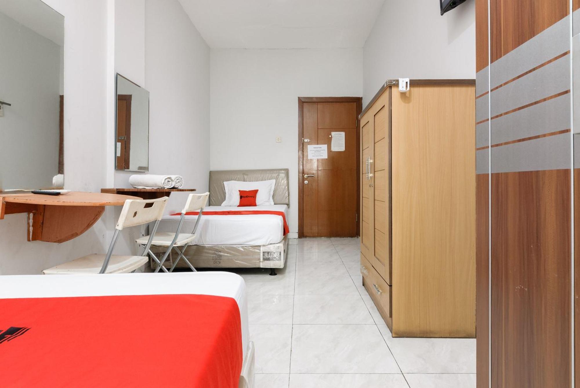 Reddoorz Near Mandaya Royal Hospital Puri Hotel Tangerang Exterior photo