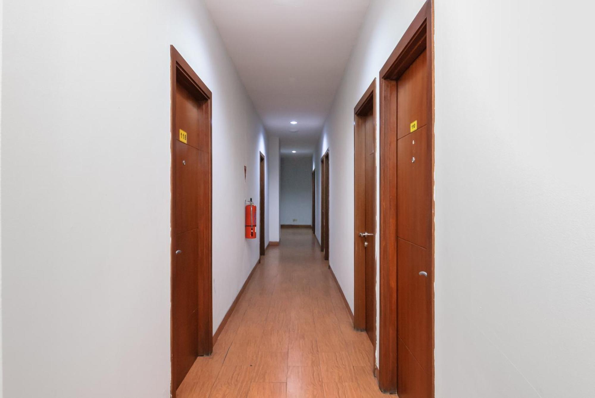 Reddoorz Near Mandaya Royal Hospital Puri Hotel Tangerang Exterior photo