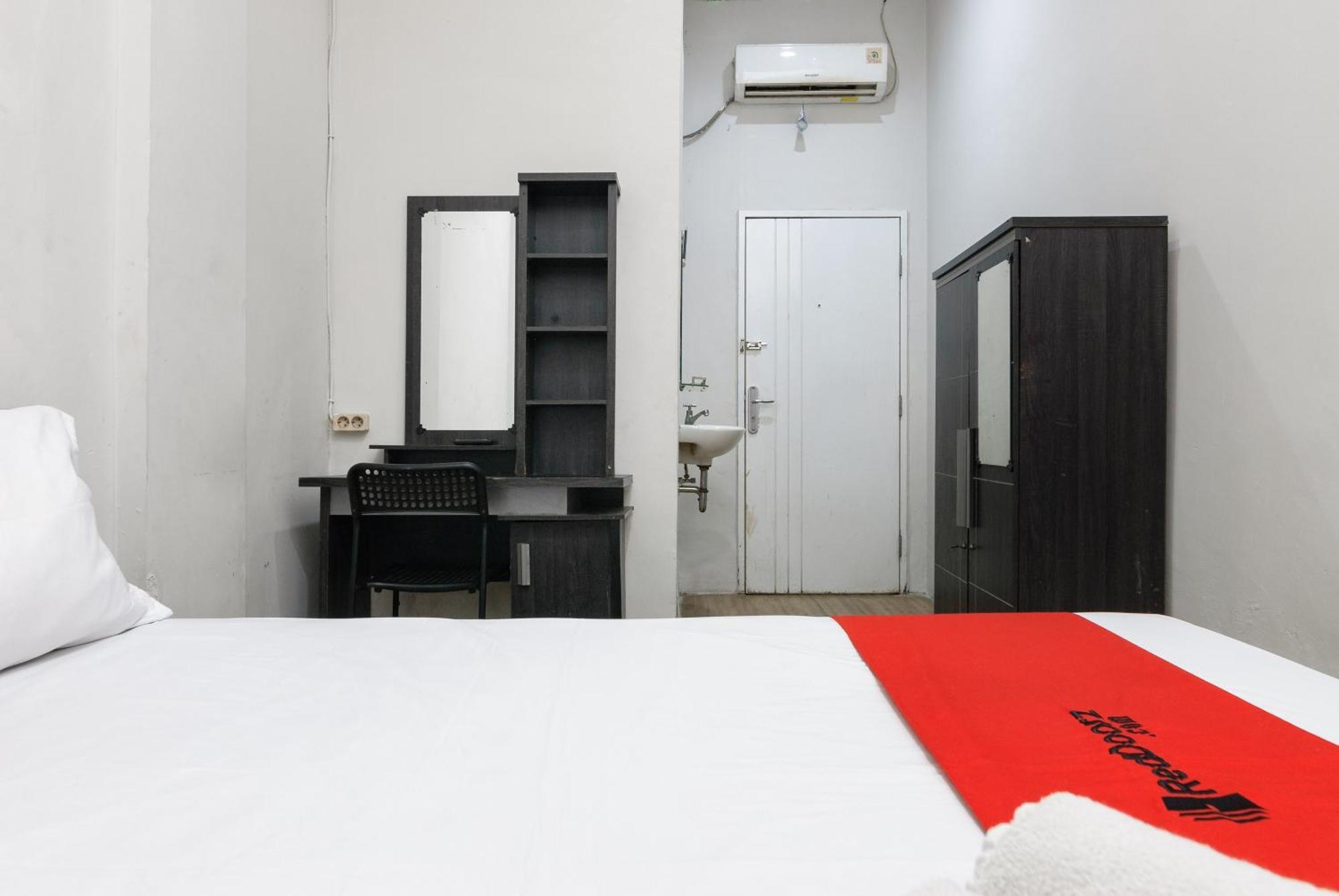 Reddoorz Near Mandaya Royal Hospital Puri Hotel Tangerang Exterior photo