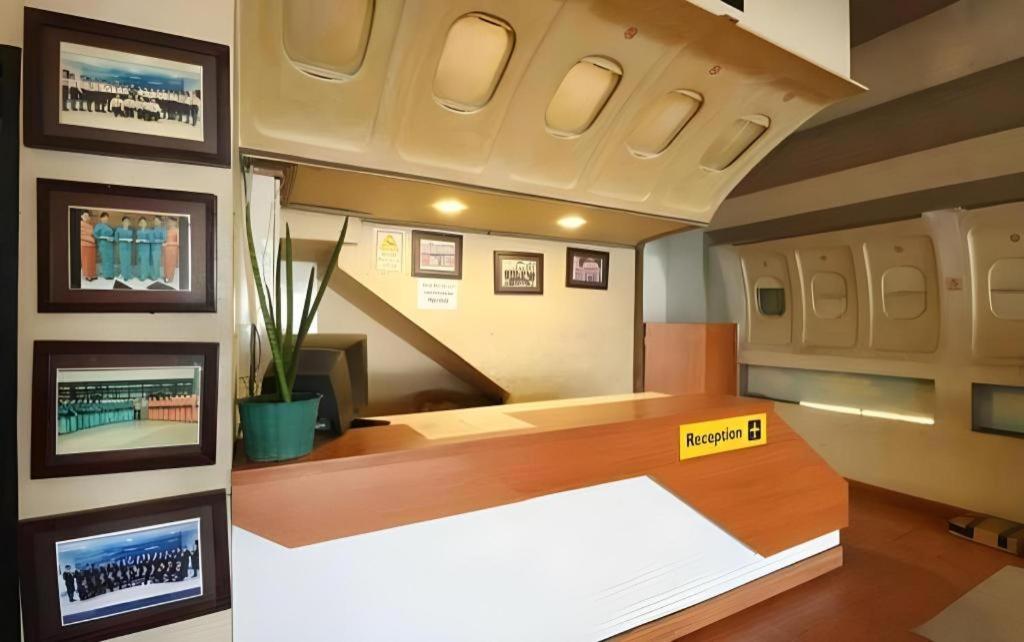 Reddoorz Near Mandaya Royal Hospital Puri Hotel Tangerang Exterior photo